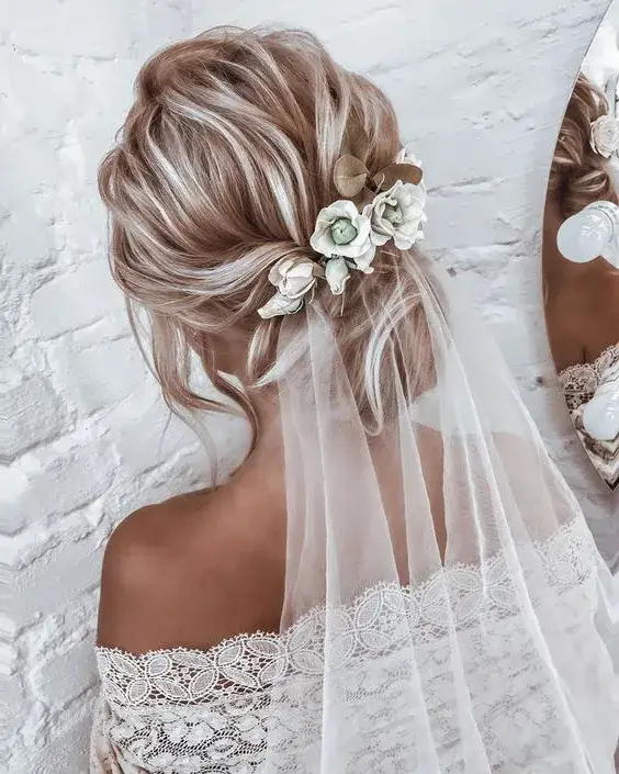 Jaki welon do sukni z falbanami? Sprawdź, jak uniknąć stylizacyjnej wpadki!