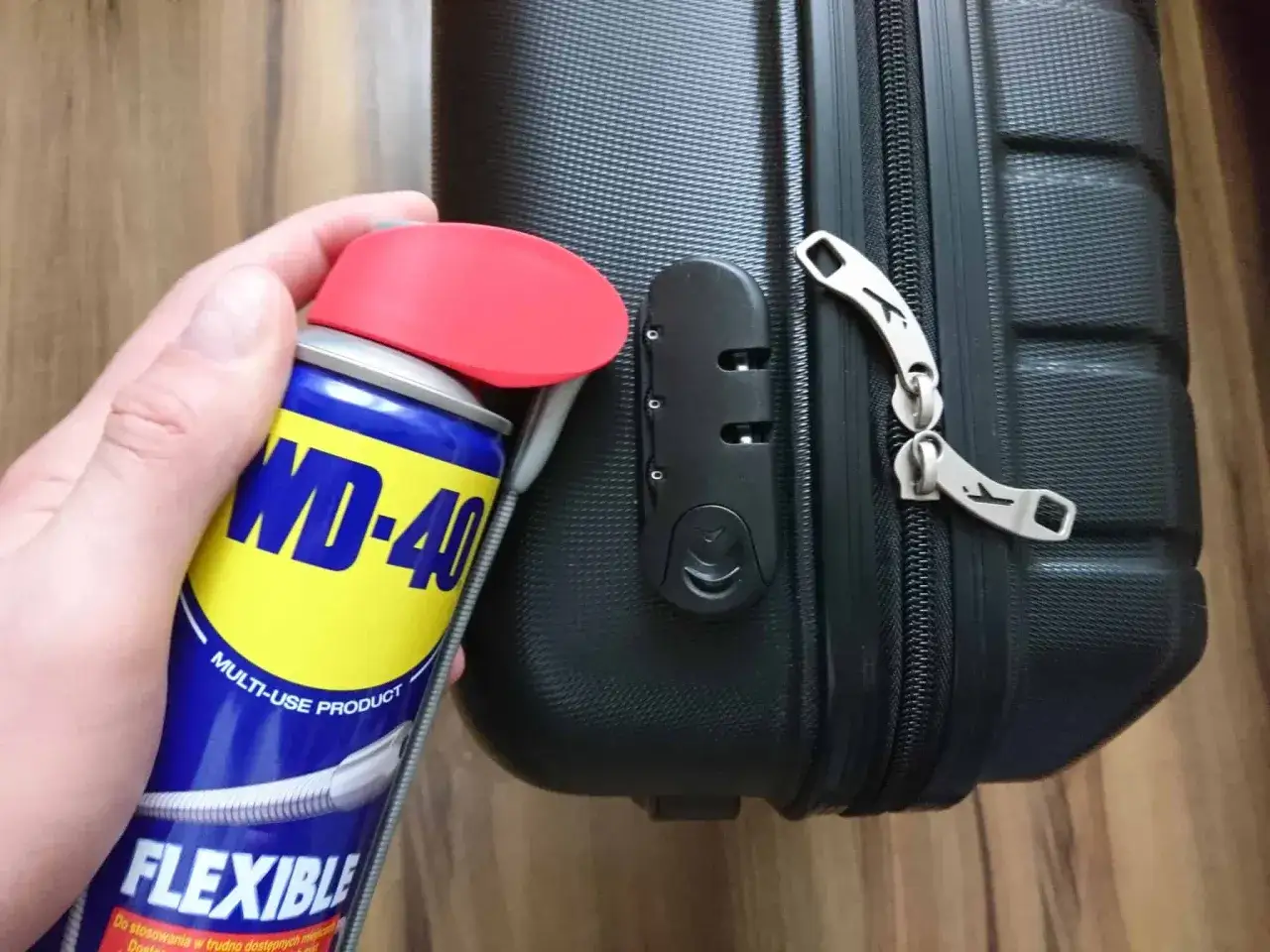 Czym smarować zamek w samochodzie? Ekspert radzi, unikaj WD-40!