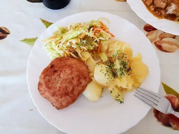 Gdzie zjeść domowy obiad w Ustce? Odkryj sekrety lokalsów!