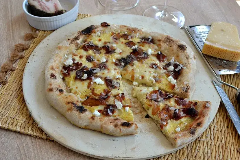 Pizza maison inratable : mes secrets pour une pâte parfaite et croustillante