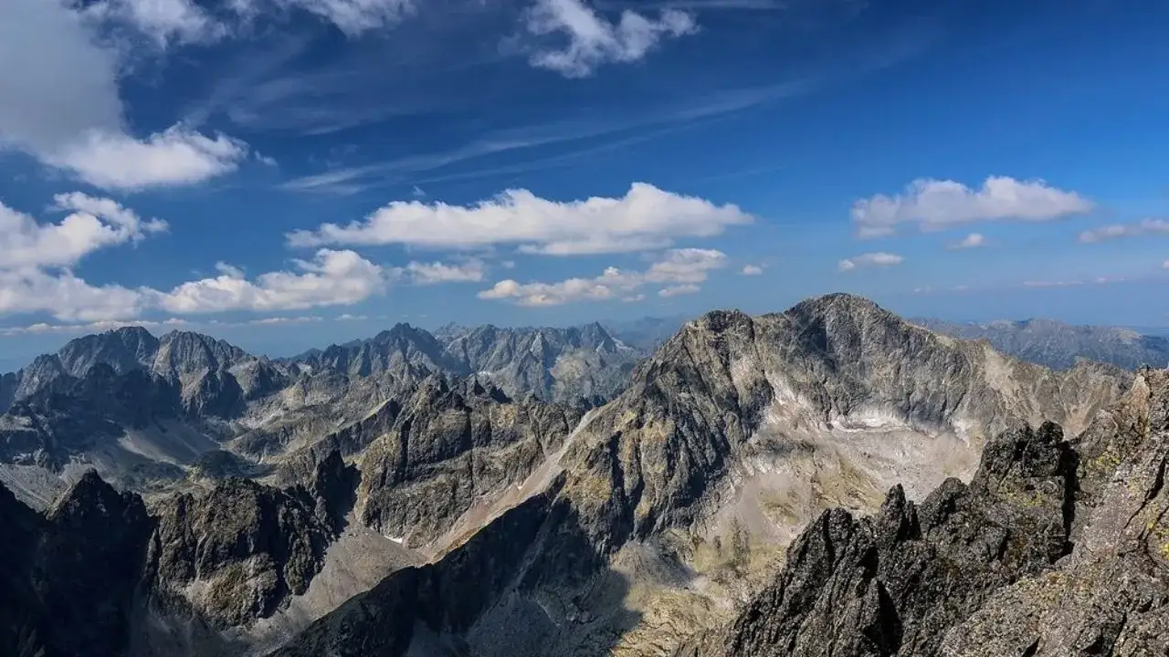 Łomnica atrakcje: odkryj ukryte skarby i wyjątkowe miejsca do zwiedzania