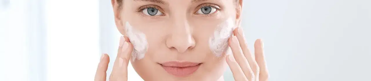 Cera trądzikowa co stosować: skuteczne produkty, które pomogą