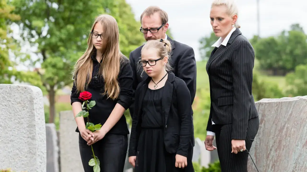 Jak ubrać się na pogrzebie forum - uniknij faux pas w stroju