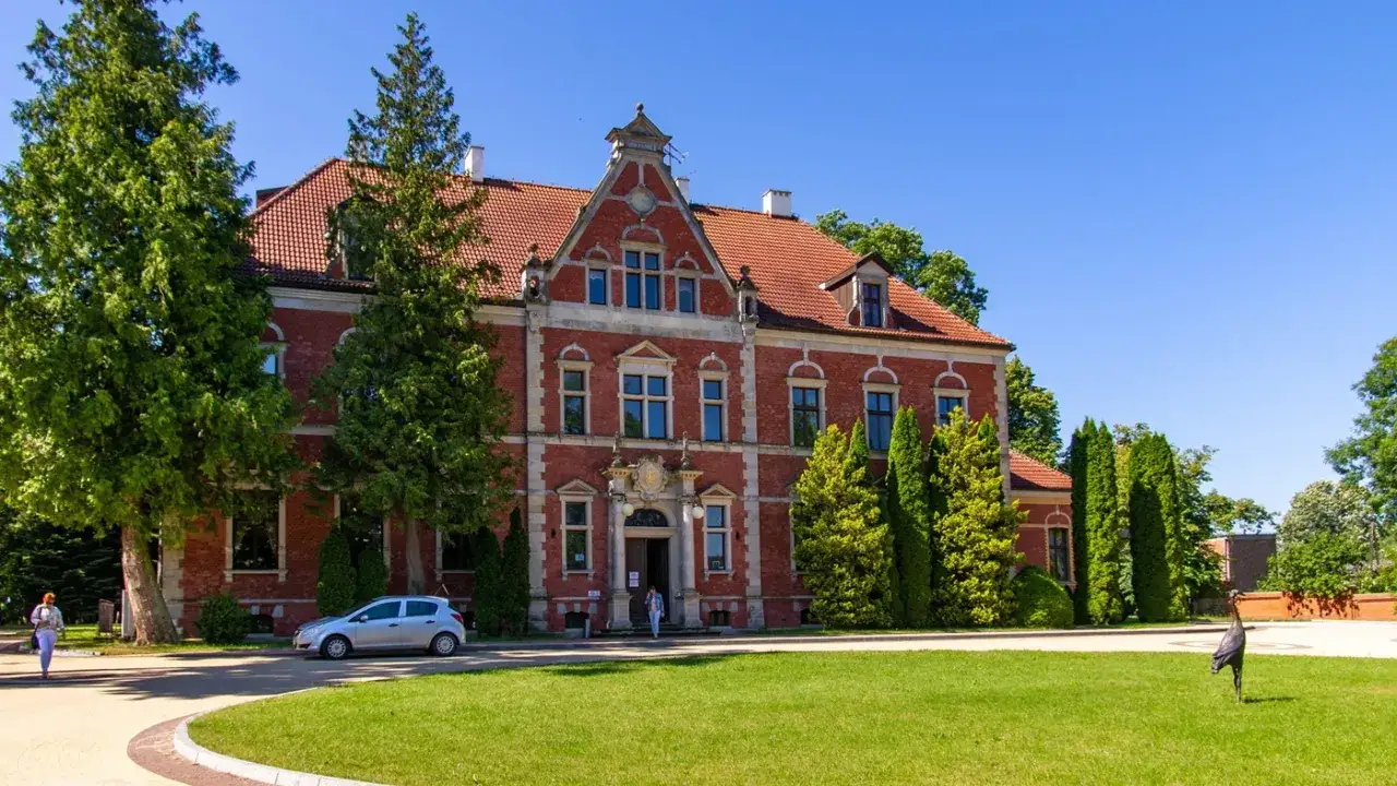 Pałac w Leźnie: fascynująca historia i niezwykłe atrakcje do zwiedzania