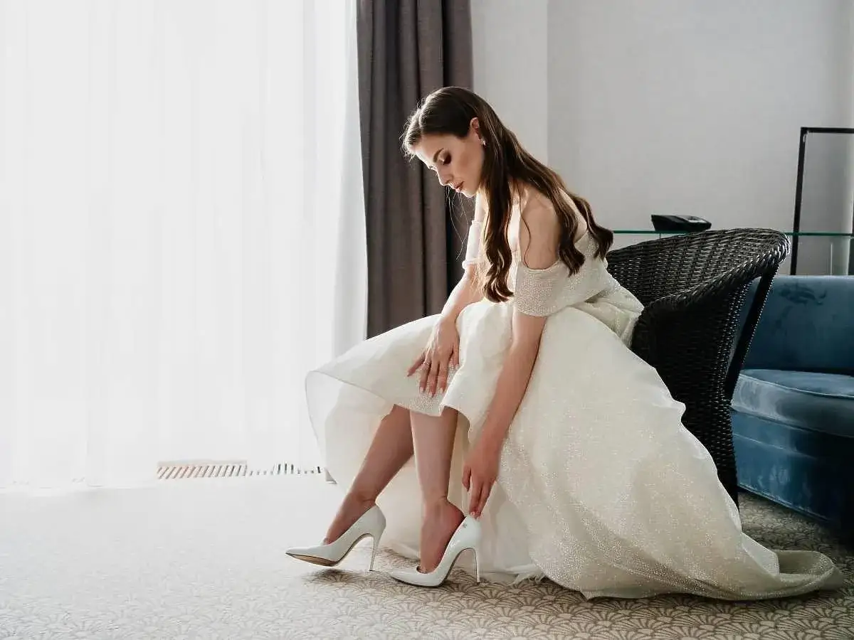 Buty do śmietankowej sukni: Jak wybrać i uniknąć błędów?