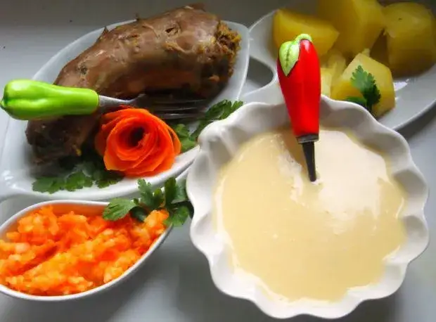 Prosty przepis na pyszny sos do potrawki z kurczaka – popraw smak dania w kilka minut