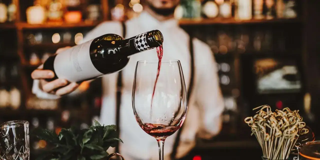 Gdzie na wino we Wrocławiu? Odkryj wyjątkowe miejsca i smaki