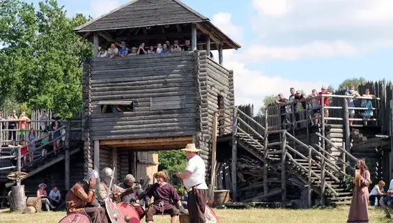 Łączki Kucharskie: Co warto zobaczyć w miejscowości Łączki Kucharskie?