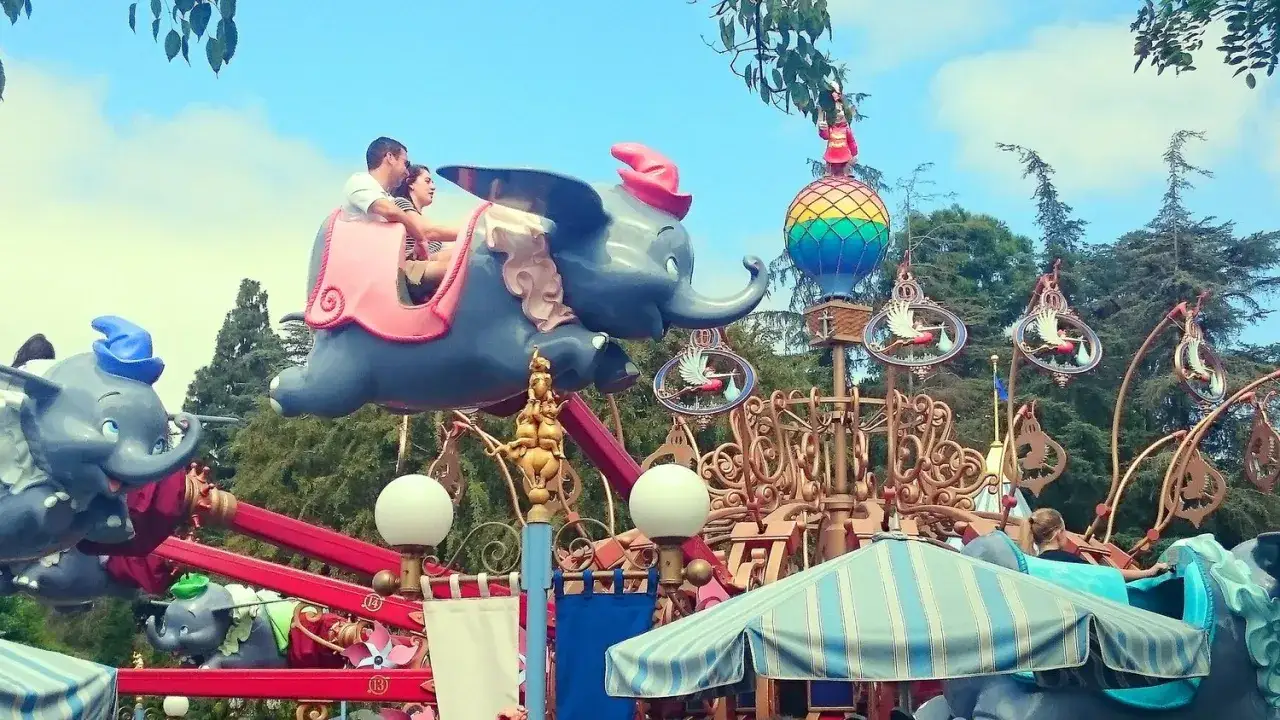 Disneyland: Gdzie są parki Disneya? Wybierz idealny dla siebie!