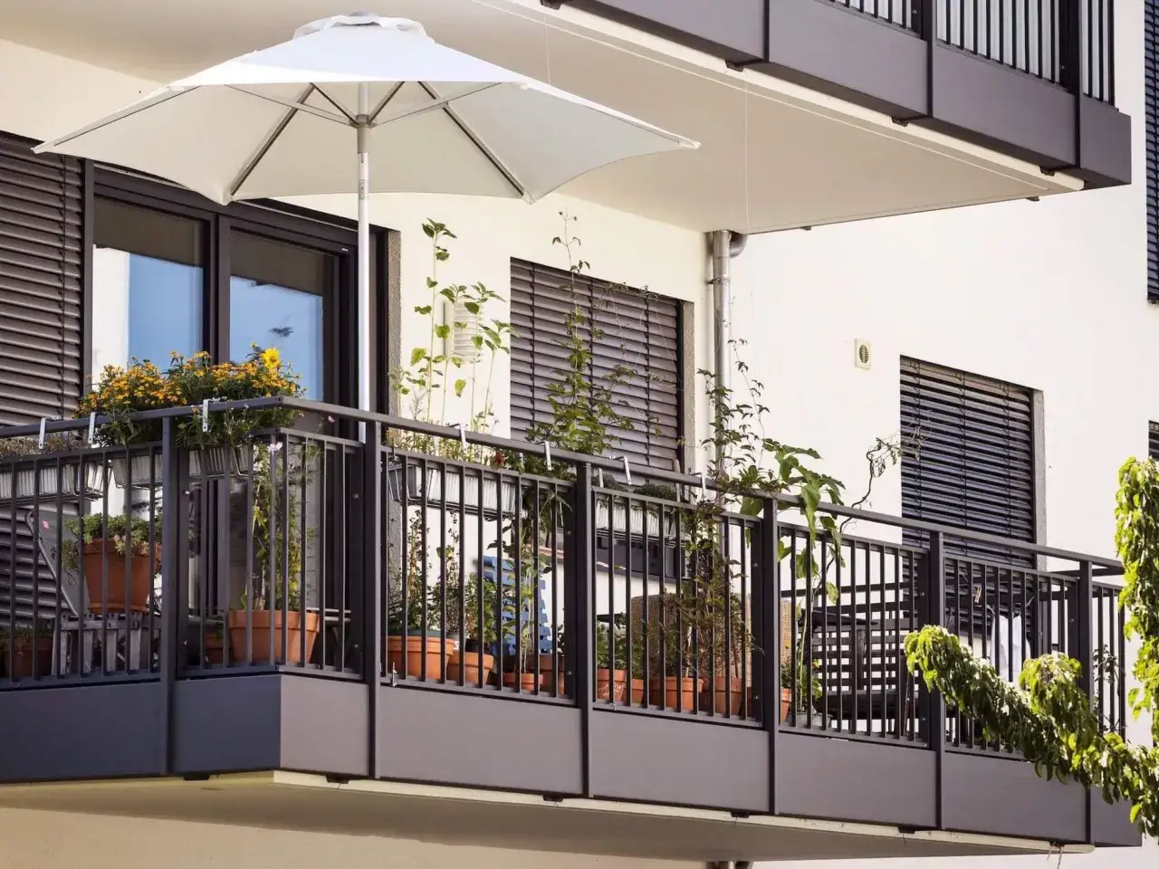 Jak skutecznie pomalować balustradę metalową i uniknąć rdzy