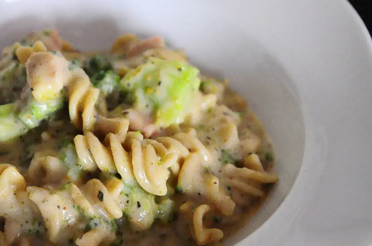 Jak zrobić sos z jogurtu naturalnego do makaronu - prosty przepis