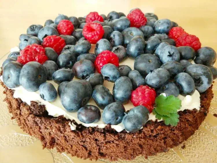 Proste ciasto czekoladowe bez miksera – łatwy przepis na deser