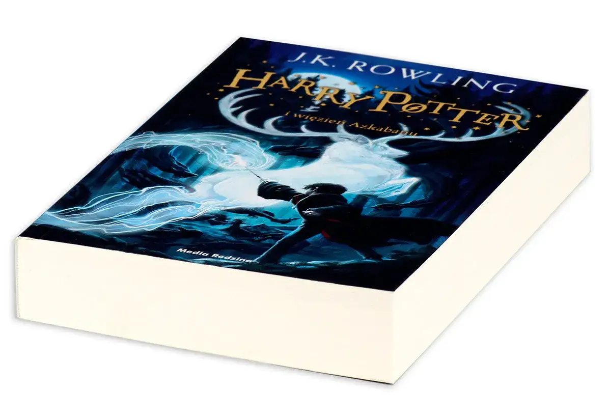 Harry Potter i Więzień Azkabanu. Harry rzuca zaklęcie, a przed nim pojawia się Patronus w kształcie jelenia.