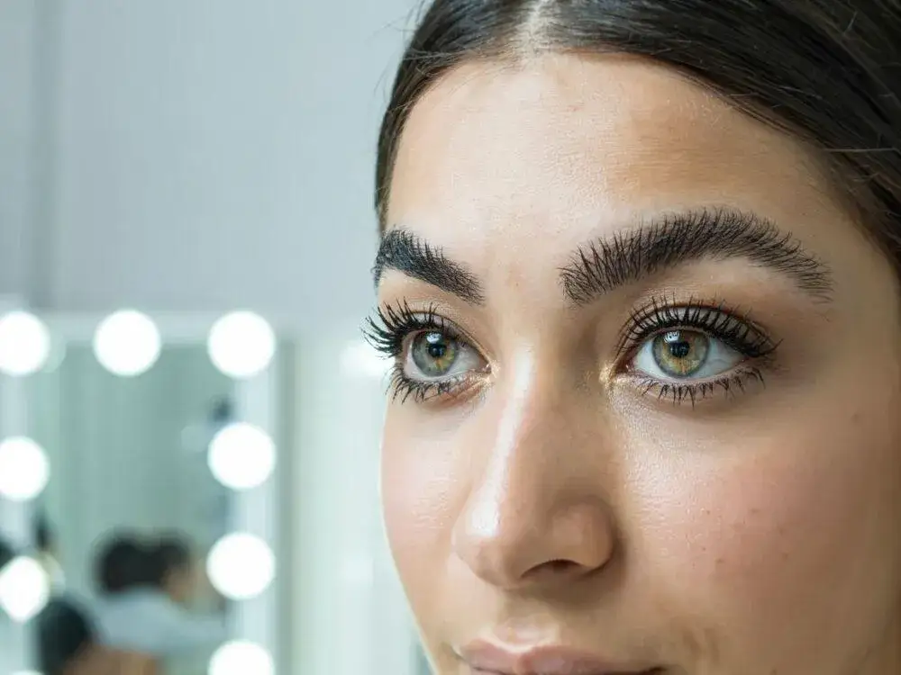 Jak wzmocnić rzęsy: skuteczne metody na zdrowe i piękne rzęsy