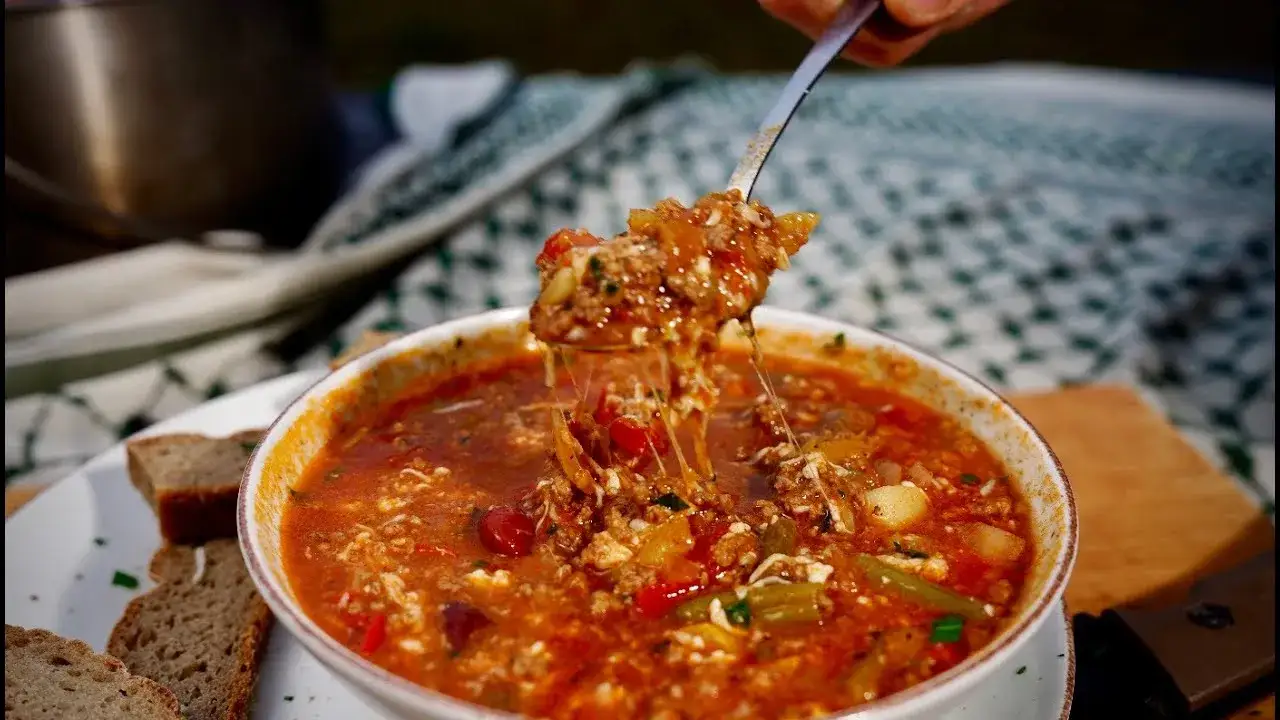 Jaka zupa na imprezę? Przepisy i porady, które zachwycą gości