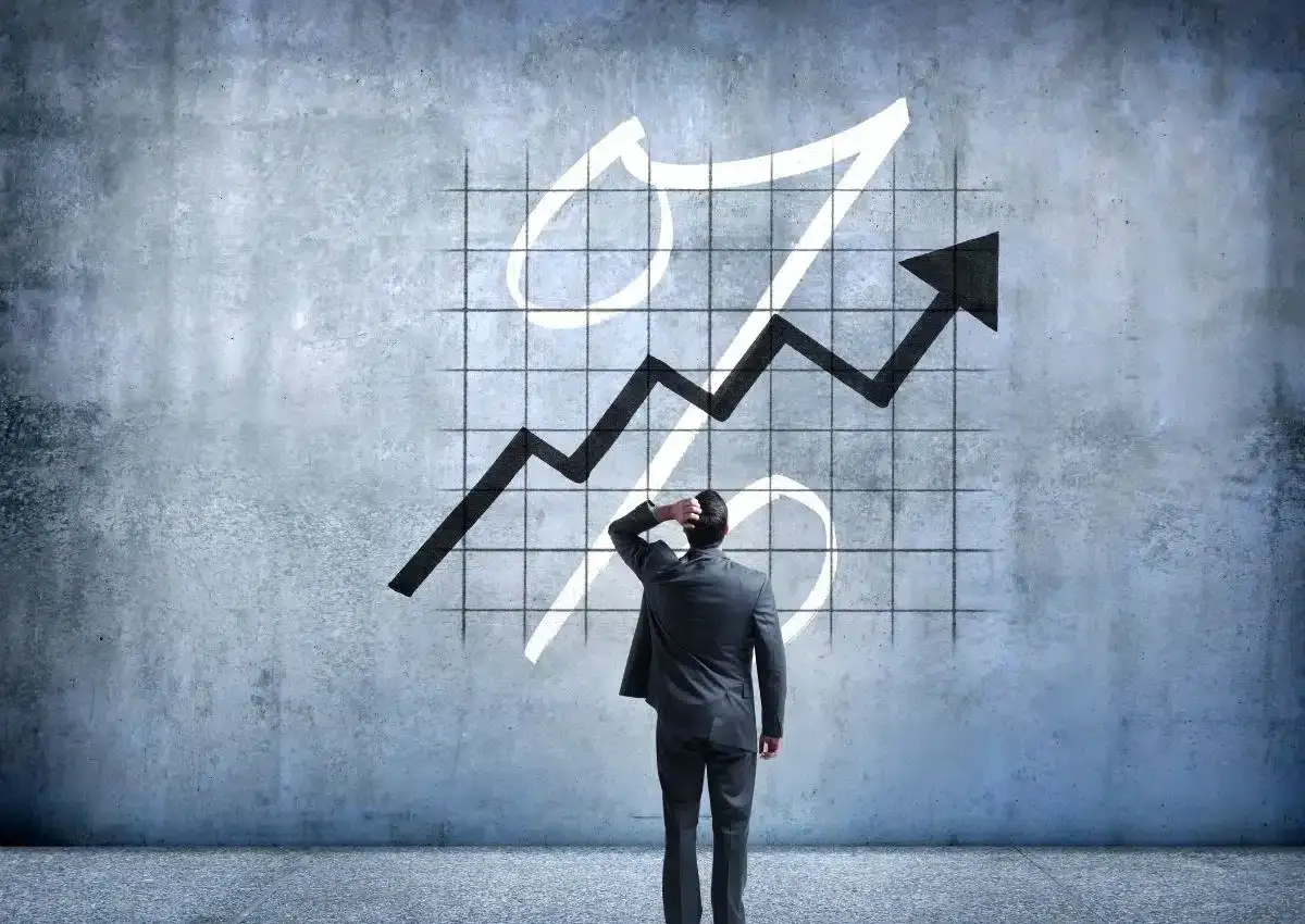 Kiedy oprocentowanie kredytów zacznie spadać? Przewidywania i porady