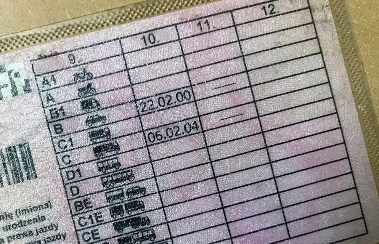 Czy można jeździć motorowerem na dowód? Sprawdź ważne zasady