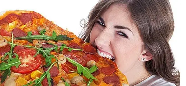 Dlaczego pizza jest niezdrowa? Odkryj ukryte zagrożenia zdrowotne