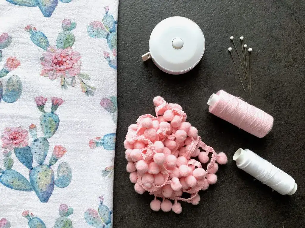 Jak uszyć chustę dla dziecka? Prosty poradnik krok po kroku