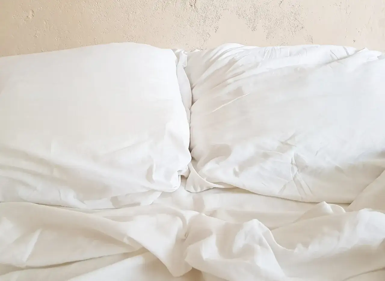 Bezpieczne pranie poduszek z pierza: Puszyste i świeże jak nowe!