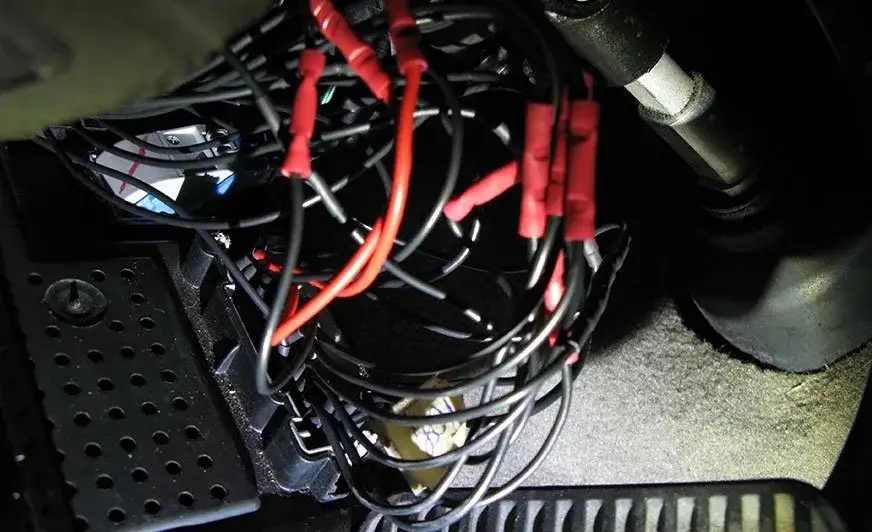 Jak połączyć przewody elektryczne w samochodzie bez ryzyka uszkodzeń