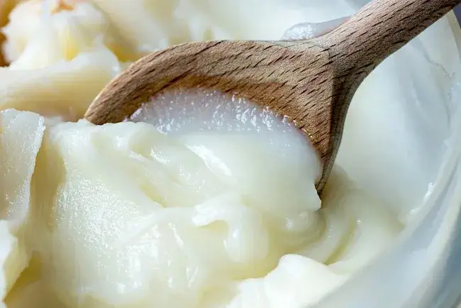 Ile kalorii ma smalec? Zaskakujące wartości i porównania z tłuszczami