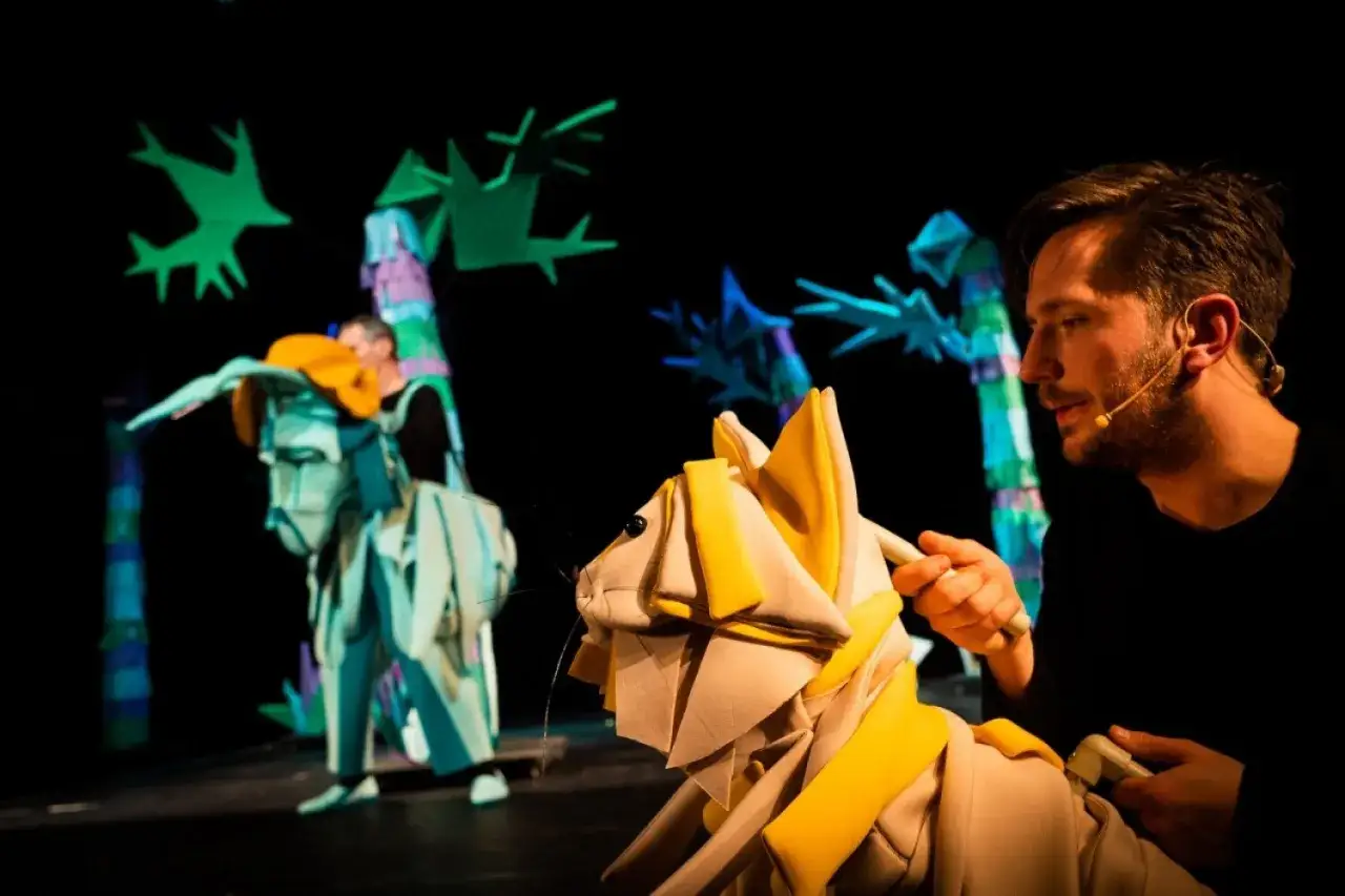 Sztuka ART: Emocjonująca opowieść o przyjaźni i sztuce w teatrze