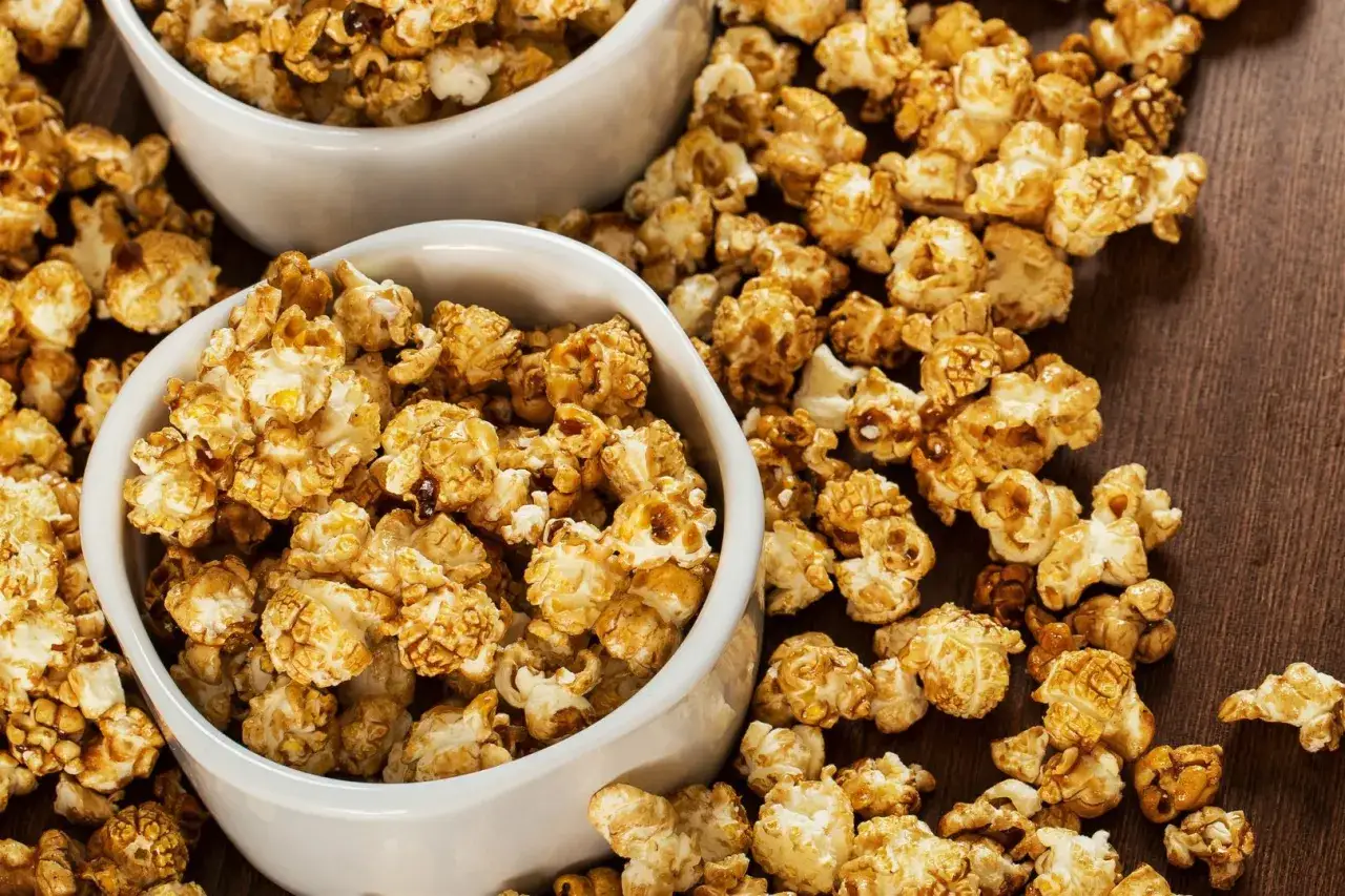 Jak zrobić idealny popcorn karmelowy jak z kina? Prosty przepis