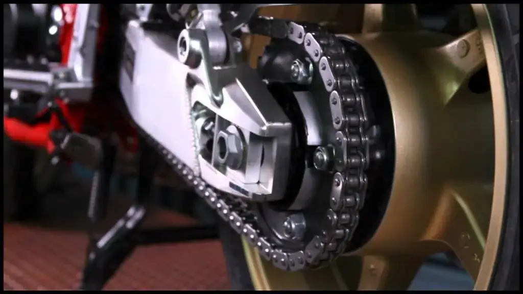 Motul C3 - najlepsze oleje silnikowe i smary do łańcuchów