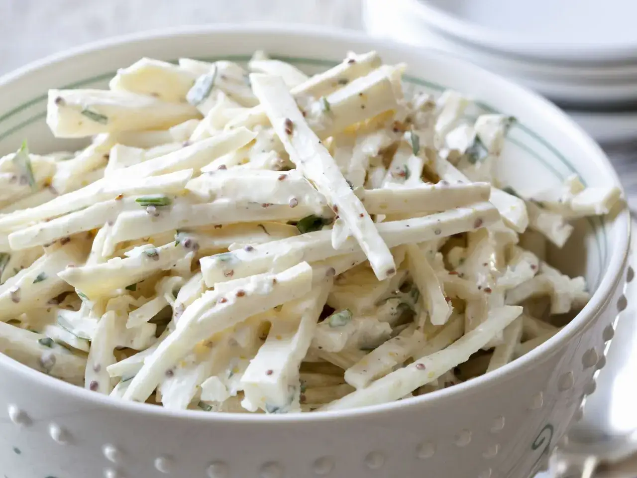 Selleriesalat Rezept: Einfach, klassisch & lecker zubereiten