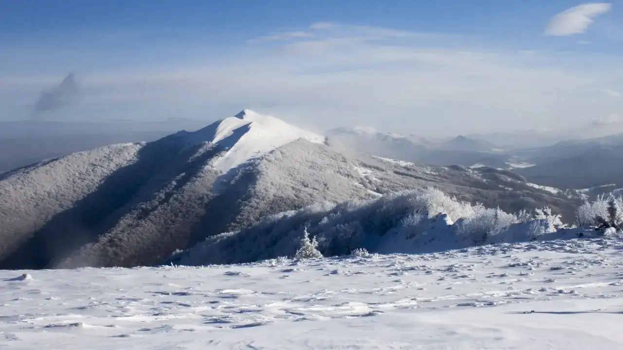 Gdzie na narty w Bieszczadach? Odkryj najlepsze stacje narciarskie