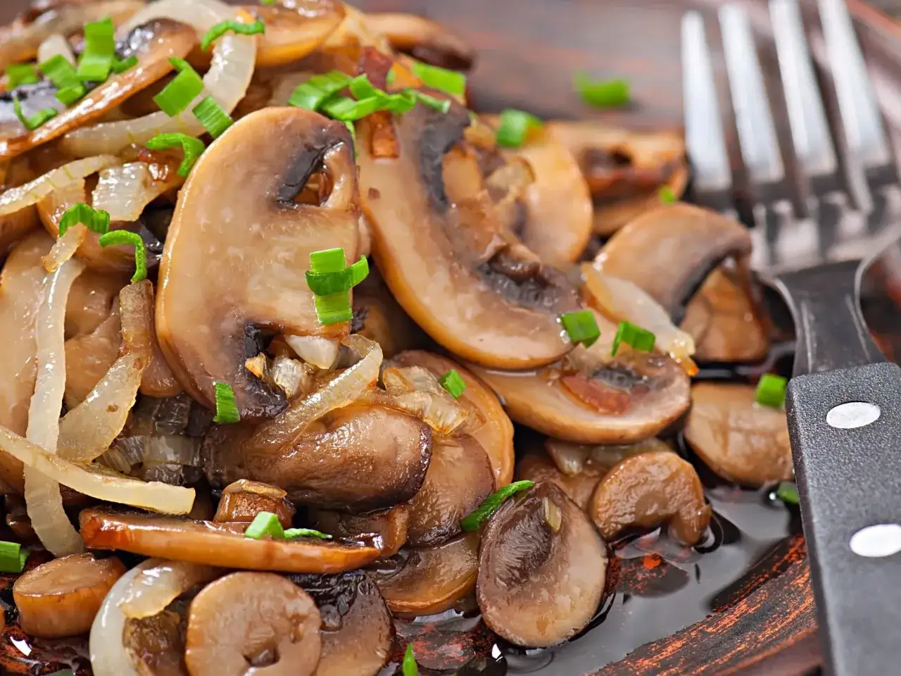 Ile kalorii ma pieczarka smażona i jak uniknąć niezdrowych tłuszczów