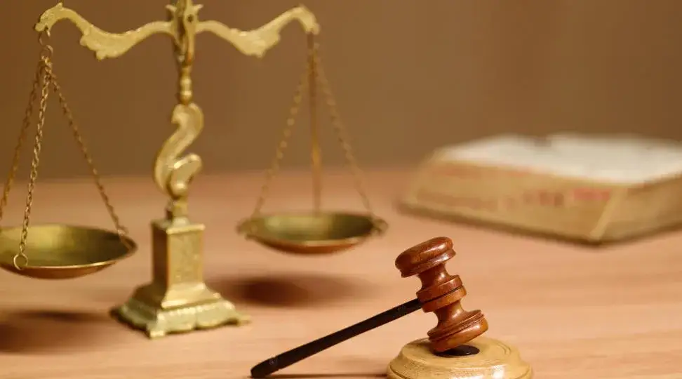 Sąd karny czym się zajmuje - kluczowe funkcje i typy spraw w Polsce