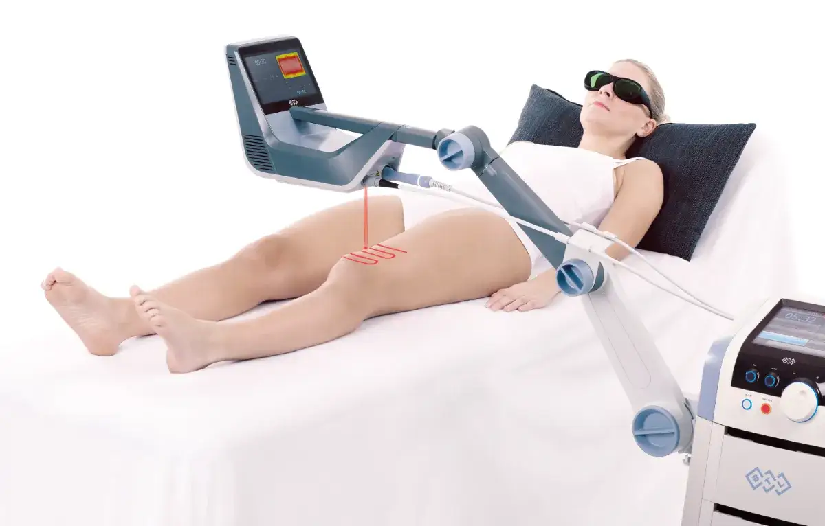 Jak działa laser w rehabilitacji i jakie ma korzyści terapeutyczne