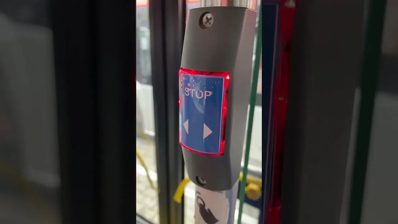 Jak otworzyć drzwi w autobusie i uniknąć problemów z wsiadaniem