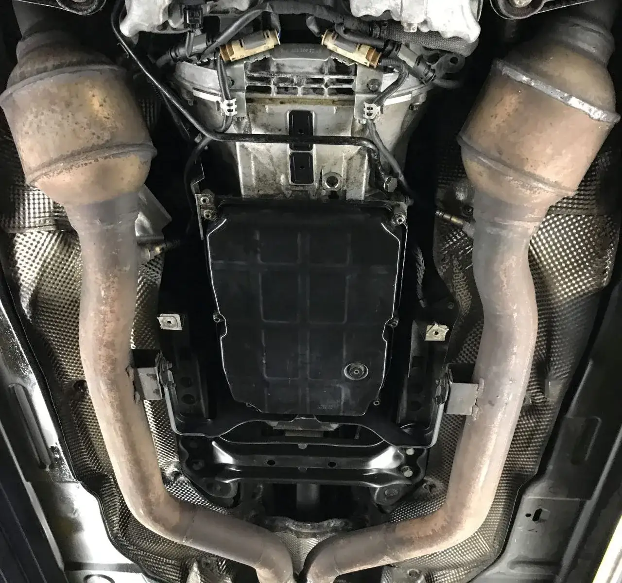 Gdzie znajduje się katalizator w samochodzie? Zaskakujące lokalizacje i porady.