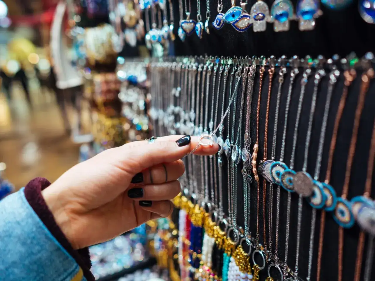 Gdzie kupić biżuterię? Sprawdź najlepsze miejsca i porady