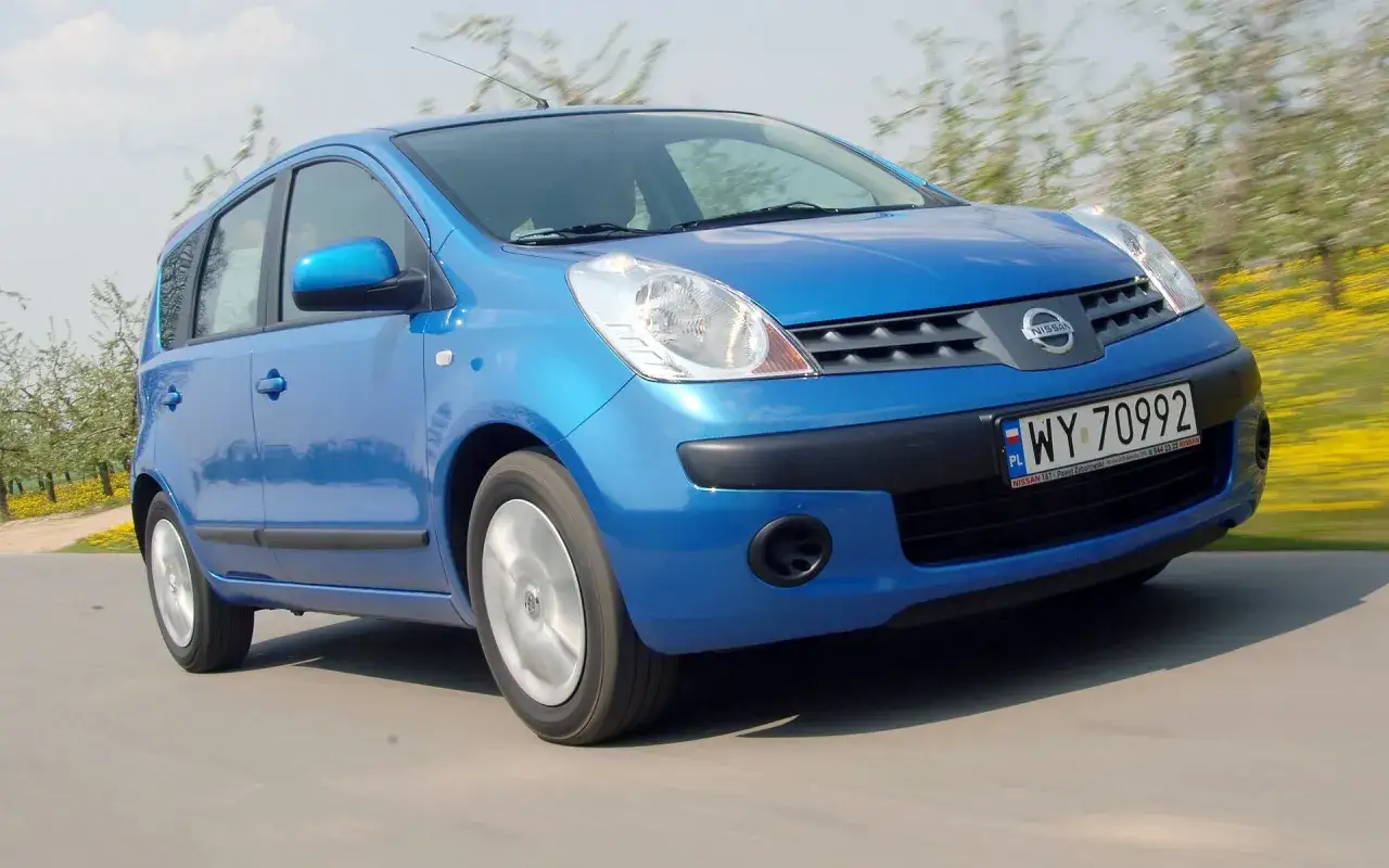 Nissan Note pojemność baku: E11 vs E12. Ile km na rezerwie?