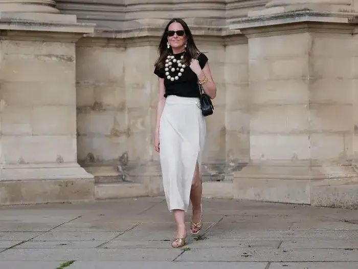 Jaką bluzkę do białej spódnicy wybrać, aby wyglądać stylowo?