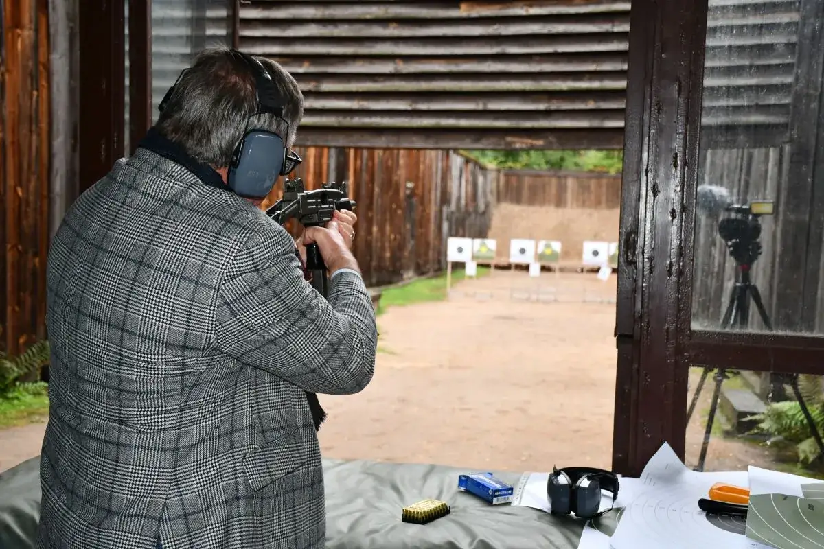 Strzelnica Lizawka Poznań: Twój przewodnik - broń, ceny, rezerwacja