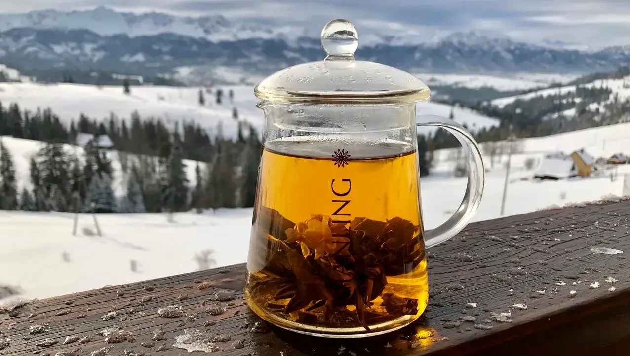 Jak parzyć herbatę kwitnącą, aby uniknąć zniszczenia smaku?