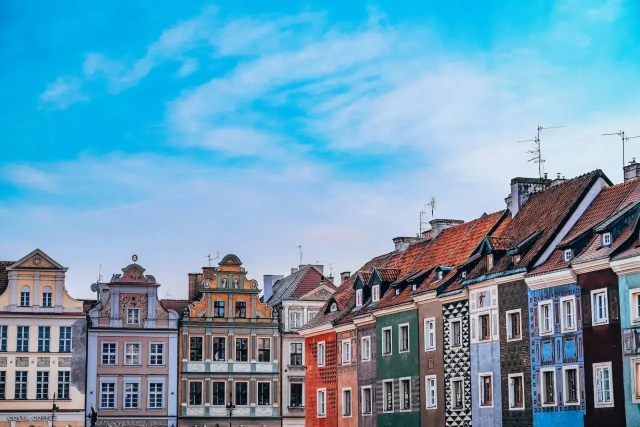 Jak uchronić dom przed komornikiem? Poznaj swoje prawa i strategie.