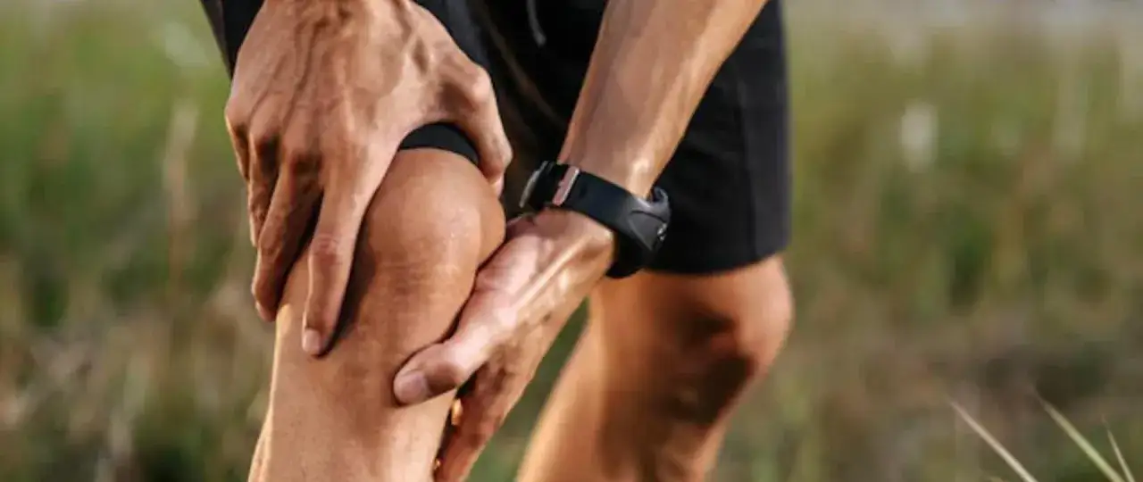 Artroskopia kolana na NFZ: Jak skrócić kolejkę i znaleźć termin?