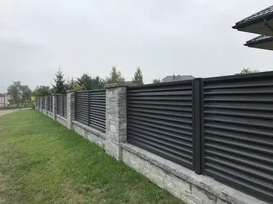 Ogrodzenie panelowe: co ile słupki, aby uniknąć błędów w montażu