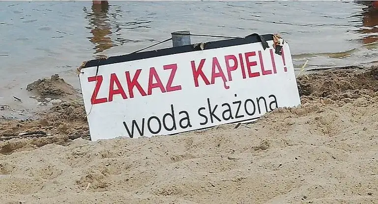 Zamknięte kąpieliska nad Bałtykiem: Sprawdź, gdzie dziś bezpieczna kąpiel