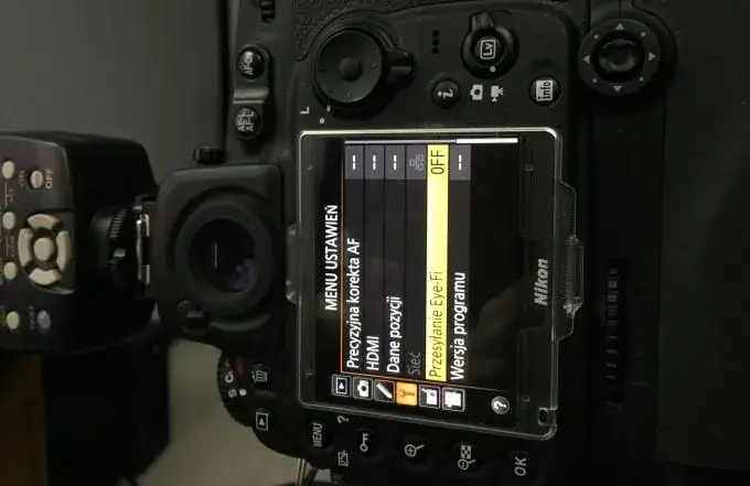 Jak bez problemu zgrać zdjęcia z aparatu Nikon na komputer – prosty sposób