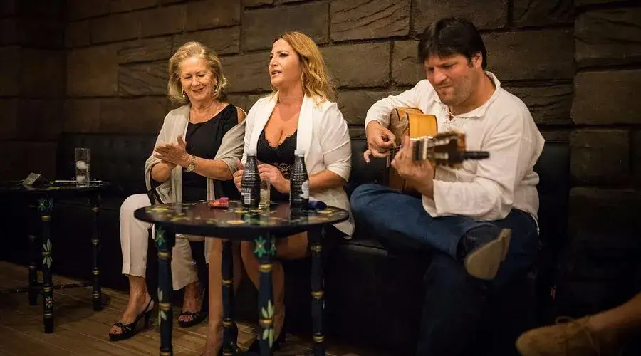 El Lola: Flamenco, Tapas y cómo reservar tu experiencia andaluza