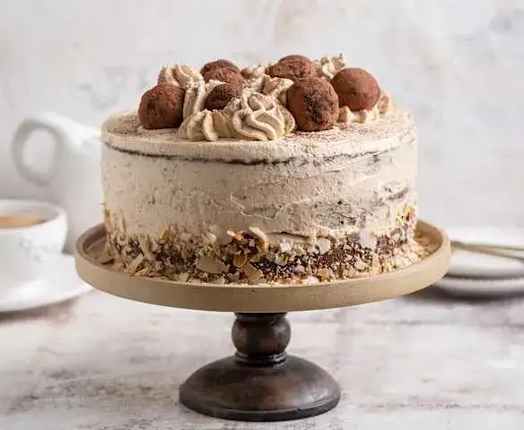 Jak zrobić chrupkę czekoladową do tortu, która zachwyci gości