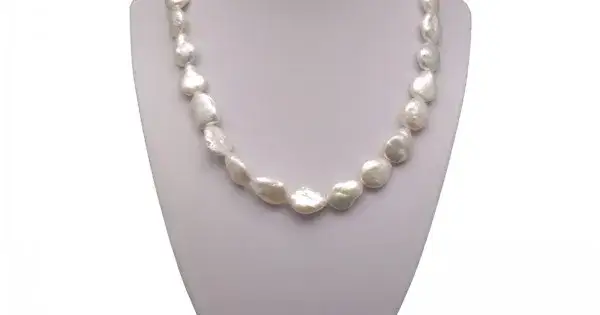 Naszyjnik z pereł: ile kosztuje i jak wybrać idealny?