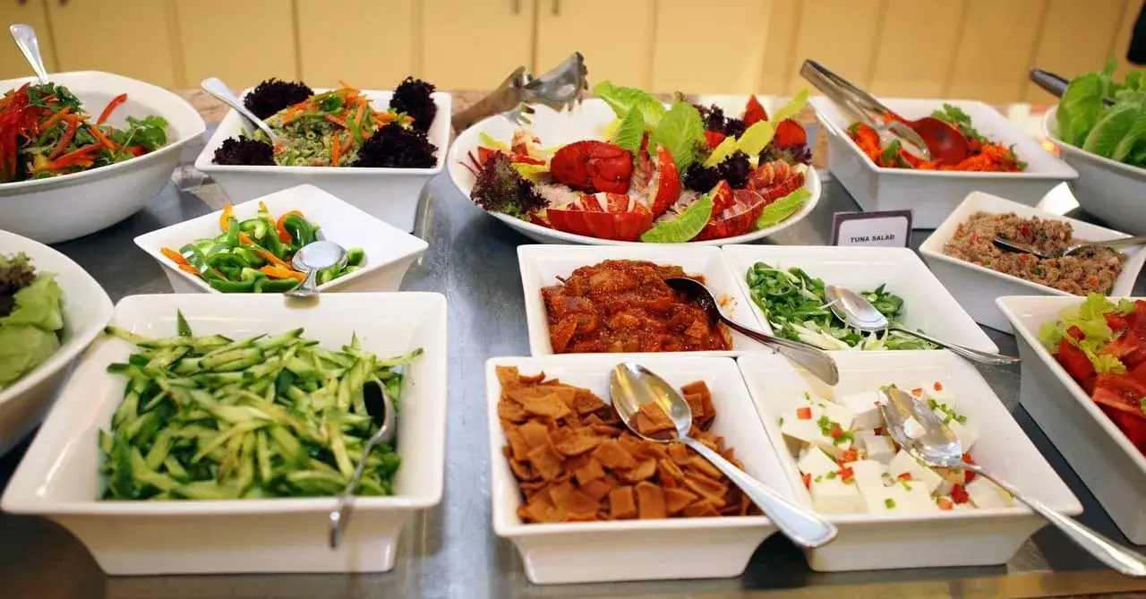 Przepis na zdrową sałatkę, która jest szybka i pełna wartości odżywczych